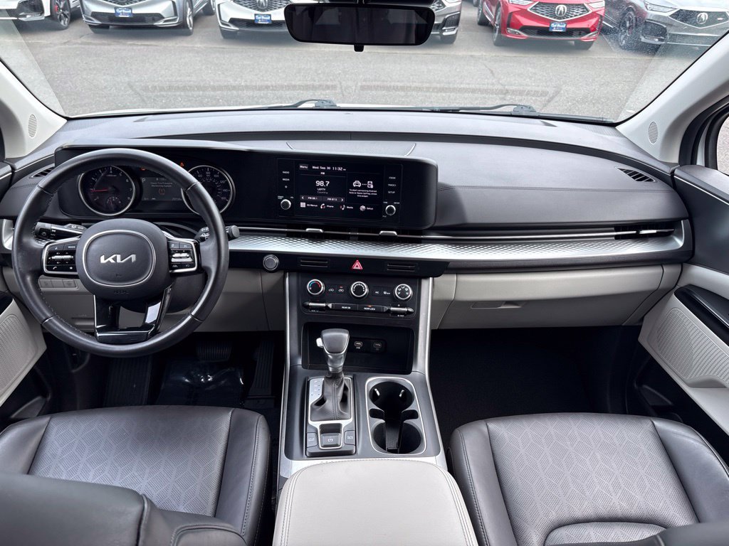Used 2024 Kia Carnival LX FWD image 27
