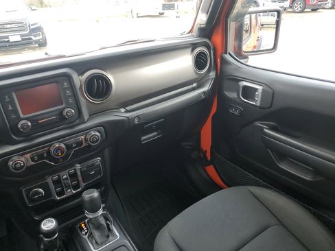 Used 2020 Jeep Gladiator Sport w/ Quick Order Package 24S AWD/4WD image 11