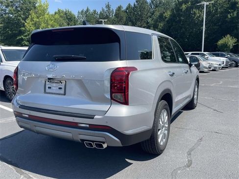 Certified 2025 Hyundai Palisade SE image 6