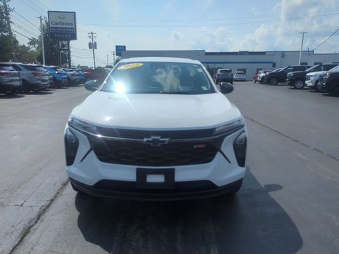 Certified 2024 Chevrolet Trax RS w/ Driver Confidence Package FWD image 3