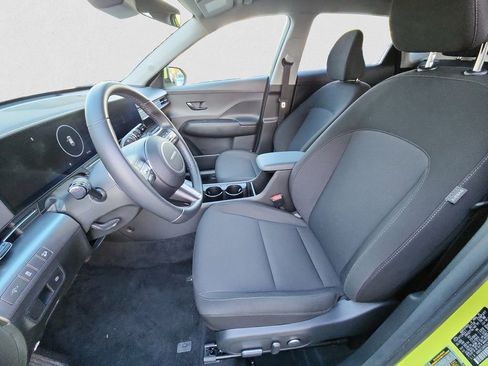 Certified 2025 Hyundai Kona SEL image 9