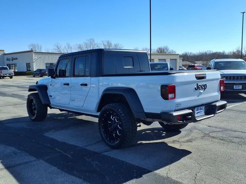 Used 2025 Jeep Gladiator Sport image 5