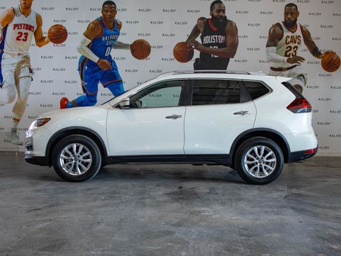 Used 2020 Nissan Rogue SV image 16