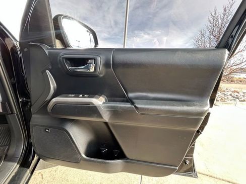 Used 2018 Toyota Tacoma Limited image 27