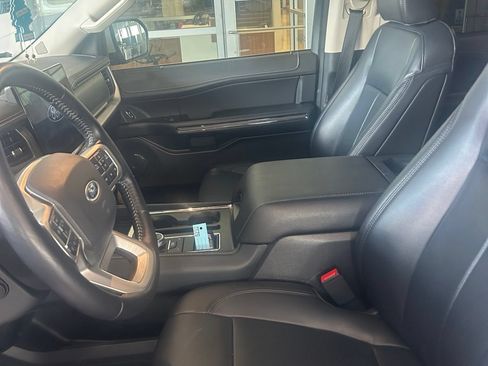 Used 2023 Ford Expedition XLT RWD image 9