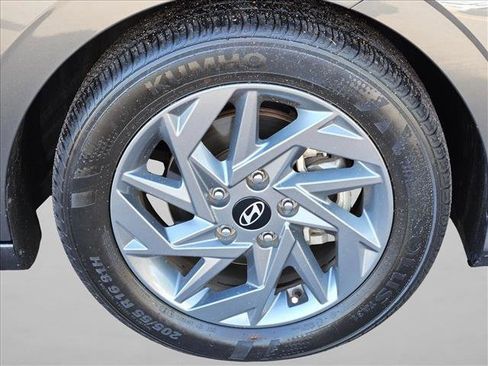 Used 2024 Hyundai Elantra SEL FWD image 27