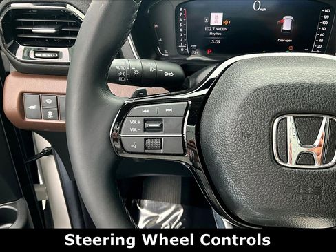 Used 2025 Honda Pilot Elite image 11