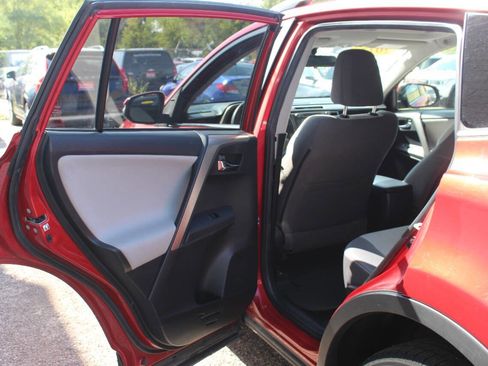 Used 2015 Toyota RAV4 XLE image 12