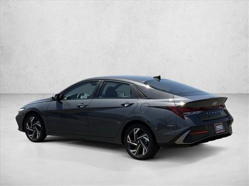 Certified 2025 Hyundai Elantra Sport FWD image 7