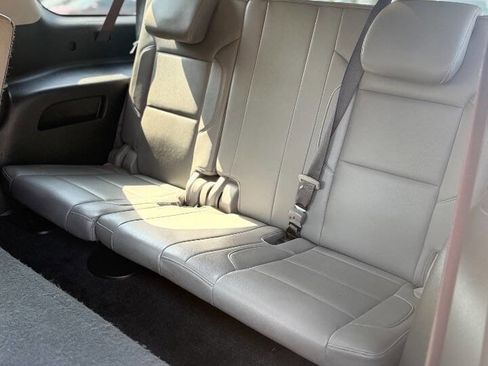 Used 2018 Chevrolet Suburban LT image 16