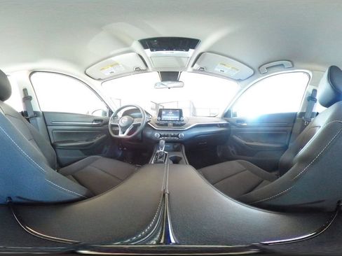 Used 2025 Nissan Altima 2.5 SV FWD image 42