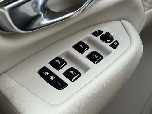 New 2025 Volvo XC90 B6 Plus w/ Protection Package Premier image 16