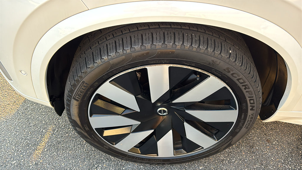 Certified 2024 Volvo XC90 T8 Plus w/ Protection Package Premier AWD/4WD image 31