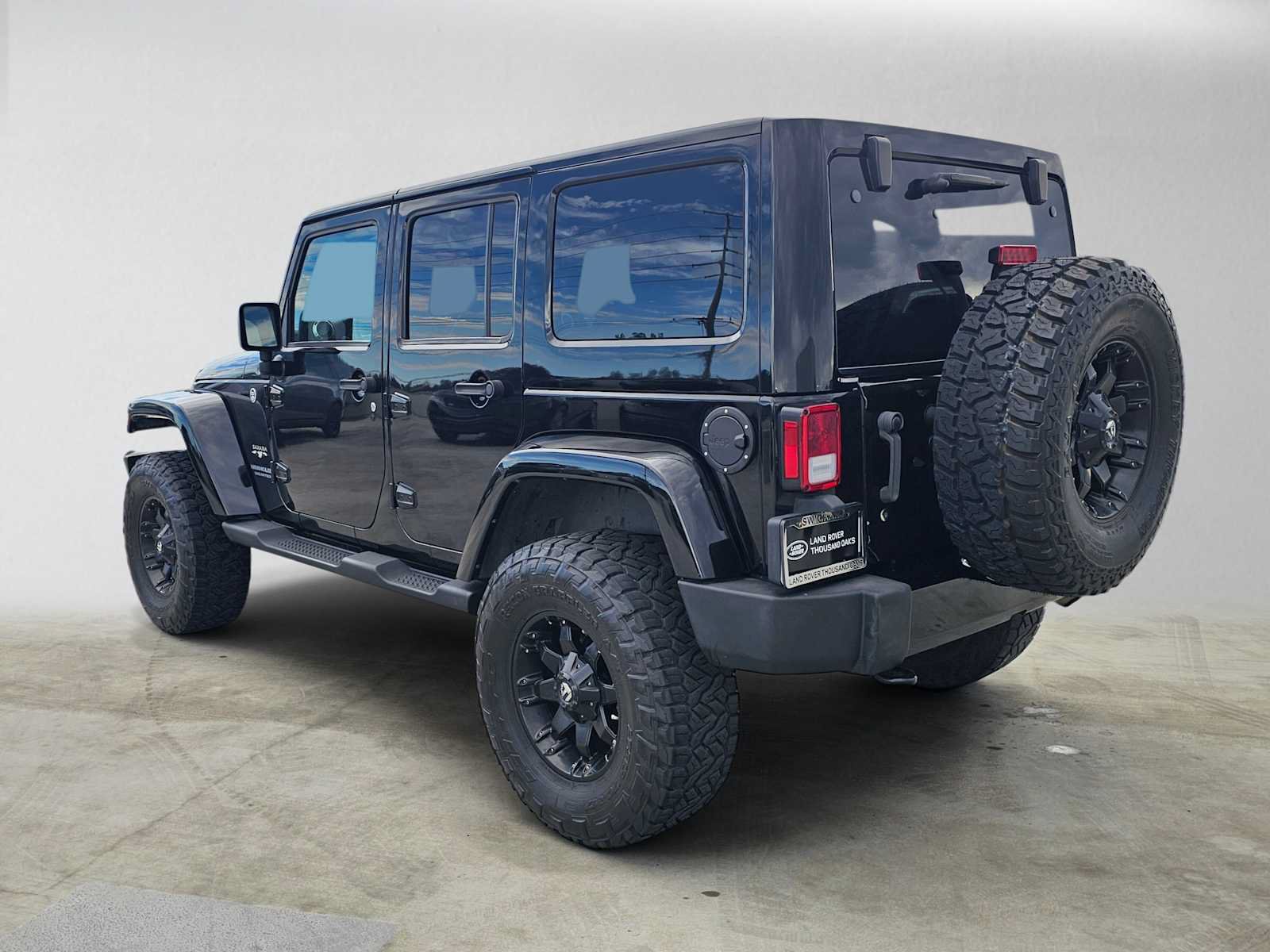 Used 2016 Jeep Wrangler Unlimited Sahara w/ Connectivity Group AWD/4WD image 3