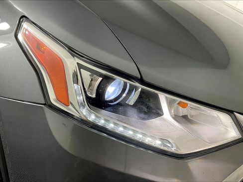 Used 2019 Chevrolet Traverse LS FWD image 31
