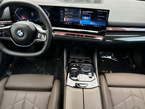 Used 2025 BMW 540i xDrive image 3