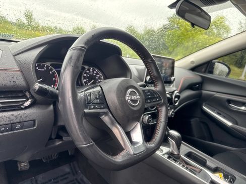 Used 2024 Nissan Sentra SR FWD image 17