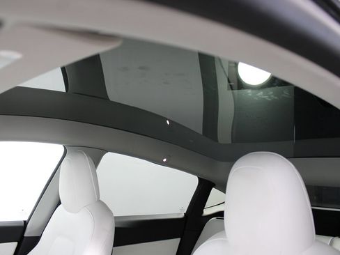 Used 2022 Tesla Model Y Long Range AWD/4WD image 26