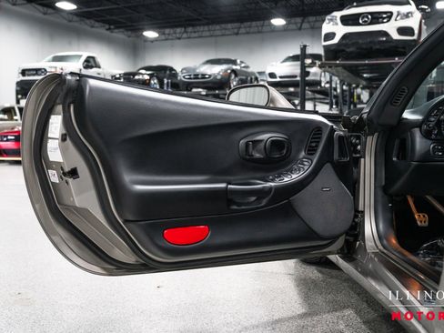 Used 2002 Chevrolet Corvette Convertible w/ Preferred Equipment Group2 image 14