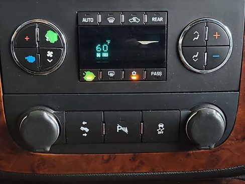 Used 2012 Chevrolet Tahoe LTZ AWD/4WD image 25