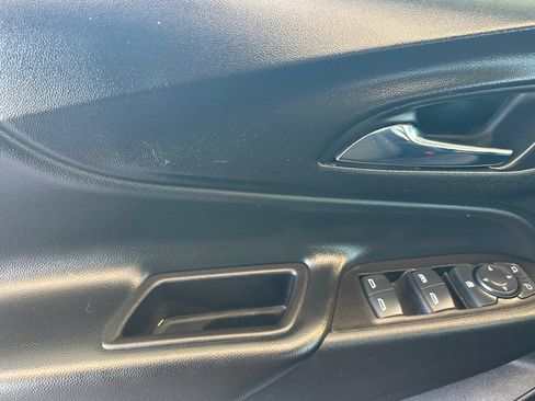 Used 2021 Chevrolet Equinox LT FWD image 11