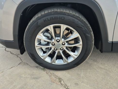 Used 2021 Jeep Cherokee Latitude Lux image 9