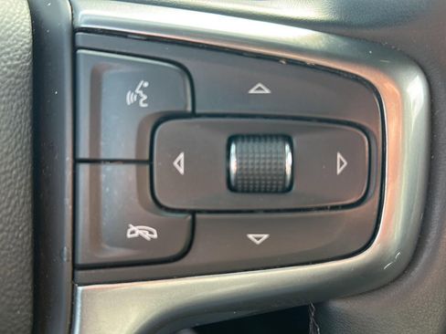 Used 2023 Chevrolet Suburban Premier image 31