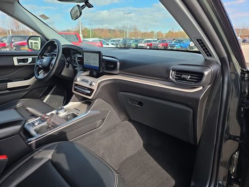 Used 2023 Ford Explorer XLT w/ Equipment Group 202A image 14