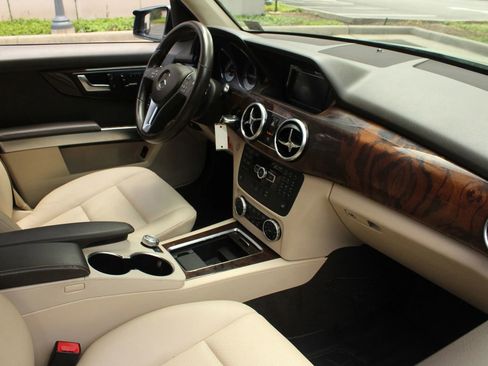 Used 2013 Mercedes-Benz GLK 350 4MATIC w/ Premium 1 Pkg w/o Sunroof image 26