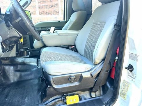 Used 2016 Ford F550 2WD Regular Cab Super Duty image 14