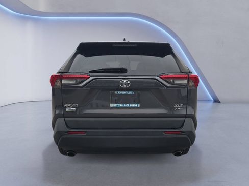 Used 2021 Toyota RAV4 XLE Premium AWD/4WD image 4