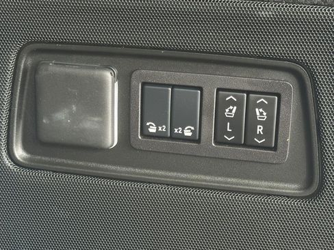 Used 2025 Cadillac Escalade Premium Luxury image 33