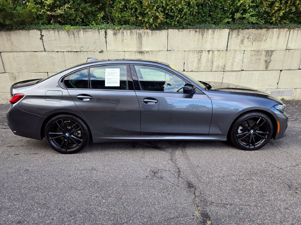 Used 2022 BMW 330i xDrive Sedan w/ M Sport Package AWD/4WD image 3