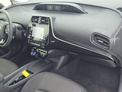 Used 2022 Toyota Prius LE image 27