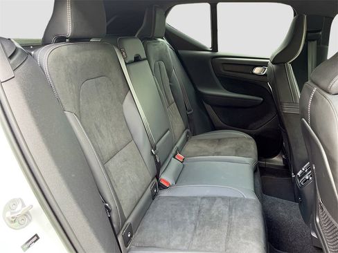 Used 2023 Volvo XC40 Recharge Ultimate image 28