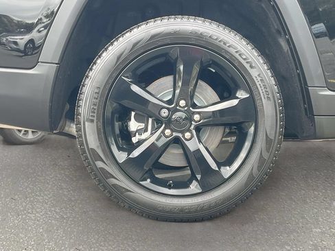 Certified 2025 Jeep Grand Cherokee L Limited w/ Black Appearance Package RWD image 31
