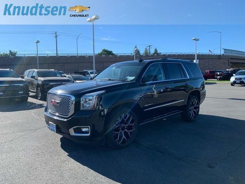 Used 2017 GMC Yukon Denali w/ Open Road Package AWD/4WD image 3