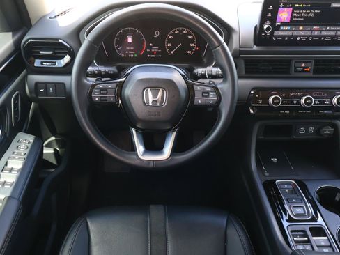 Used 2025 Honda Pilot EX-L image 9