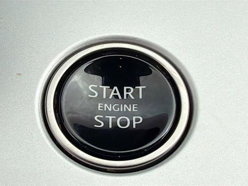 Used 2024 Land Rover Range Rover Long Wheelbase SE image 36