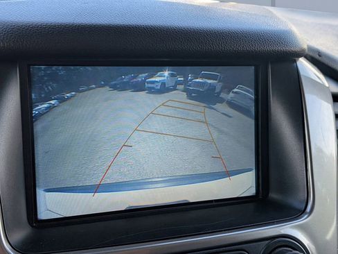 Used 2018 Chevrolet Suburban LT RWD image 19