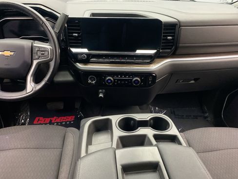 Used 2022 Chevrolet Silverado 1500 LT w/ Z71 Off-Road Package AWD/4WD image 21