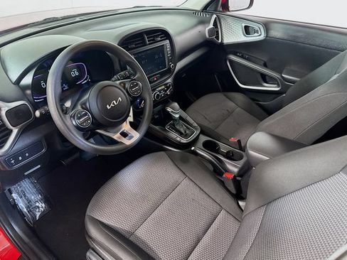 Used 2023 Kia Soul LX w/ LX Technology Package FWD image 11