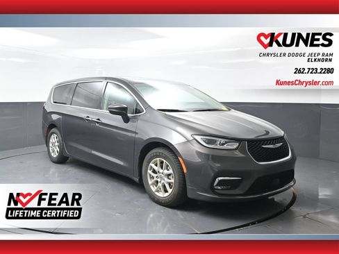Used 2023 Chrysler Pacifica Touring-L FWD image 1