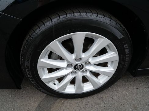 Used 2018 Toyota Camry LE FWD image 38