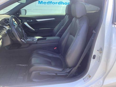 Used 2019 Honda Civic Touring image 11