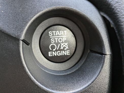 Used 2021 Jeep Compass Latitude FWD image 26