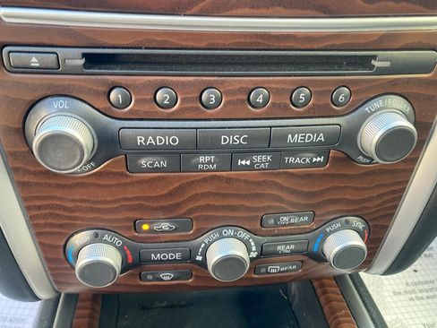 Used 2020 Nissan Pathfinder Platinum image 42