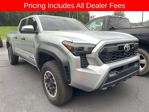 Used 2024 Toyota Tacoma TRD Off-Road w/ TRD Off Road Upgrade Package AWD/4WD image 12