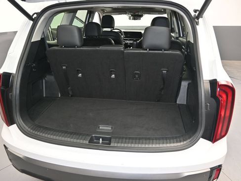 Used 2025 Kia Telluride S FWD image 14
