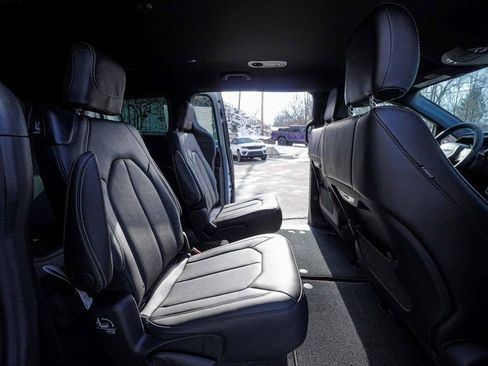 New 2026 Chrysler Pacifica Select image 36